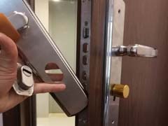 > 信息详情   自动锁更换 指纹锁安装 保险柜维修 卧室门锁安装 保险
