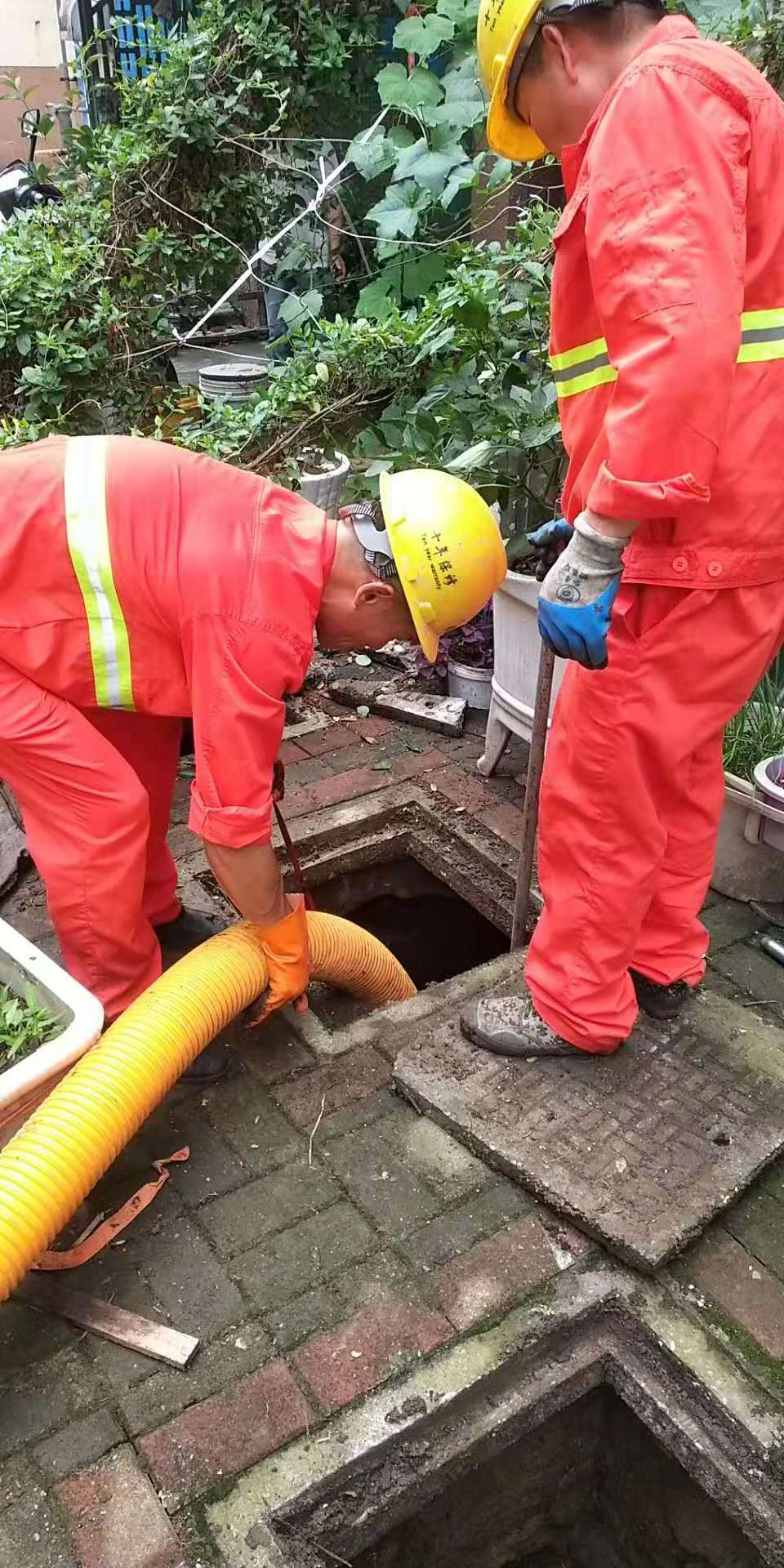 即墨市鳌山卫专业抽污水(温泉镇清理化粪池)沉淀池清淤